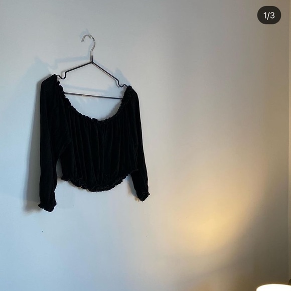 Off the shoulder cropped long-sleeves - Picture 2 of 2